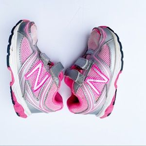 New Balance 636 Pink Gray Sneakers
Girls Toddler 4